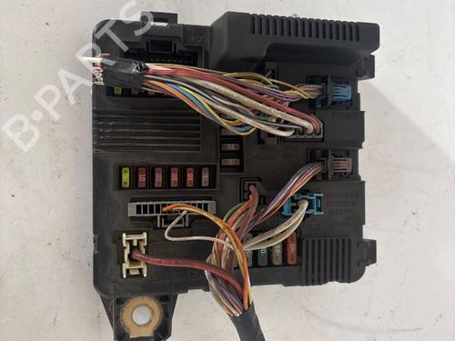 Zekeringkast RENAULT MEGANE II Saloon (LM0/1_) [2003-2025]  30870874