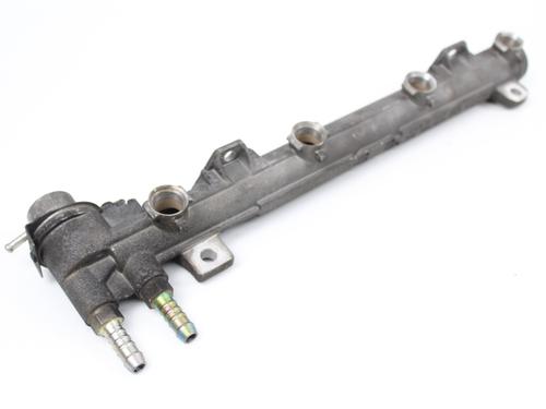 Used Injection rail VW GOLF IV Variant (1J5) 1.4 16V (75 hp) 21198905