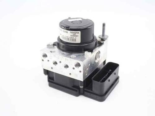 Used ABS pump TOYOTA YARIS (_P13_) 1.3 (NSP130_, NSP130) (99 hp) 19238918