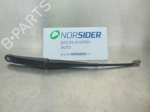 Used Front windshield wiper arm FIAT PUNTO (188_) 1.2 16V 80 (188.233, .235, .253, .255, .333, .353, .639,... (80 hp) 19194862