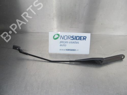 Used Front windshield wiper arm FORD FIESTA VI (CB1, CCN) 1.4 TDCi (68 hp) 19194492