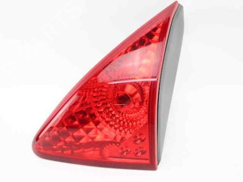 Używane Lampa tylna klapy bagażnika prawa PEUGEOT 3008 I MPV (0U_) 1.6 HDi (114 hp) 30606709