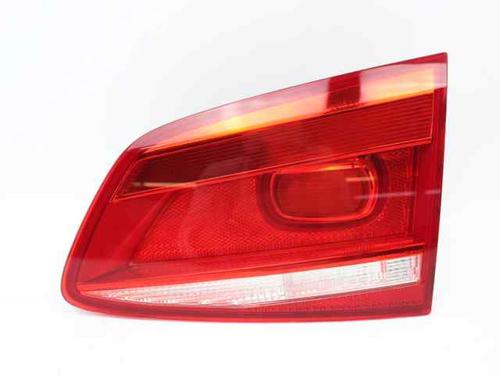 Feu de coffre droit VW PASSAT B6 (3C2) 1.6 TDI (105 hp) 31576539