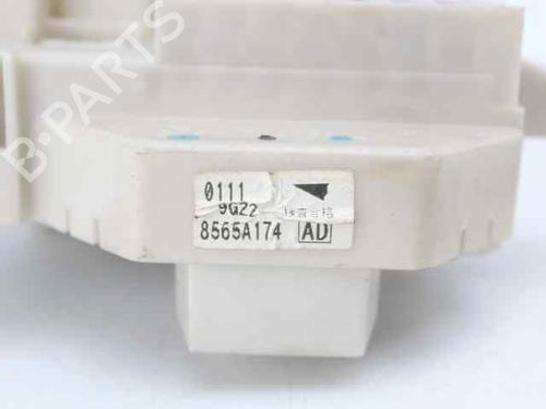 Caja reles / fusibles MITSUBISHI COLT VI (Z3_A, Z2_A) 1.1 (Z31A, Z32A) | BP30048205E1 