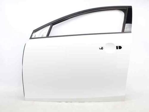 left-front-door-volvo-v40-hatchback-525-2012-2013-2014-2015-2016-2017-2018-2019-37863266 main image