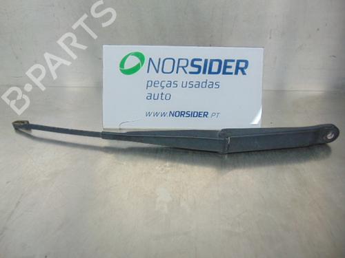 Used Front windshield wiper arm FIAT PUNTO (188_) 1.2 60 (188.030, .050, .130, .150, .230, .250) (60 hp) 19196047