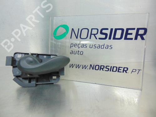 Venstre foran invendig håndtak FIAT PUNTO (188_) 1.2 60 (188.030, .050, .130, .150, .230, .250) (60 hp) 19190899