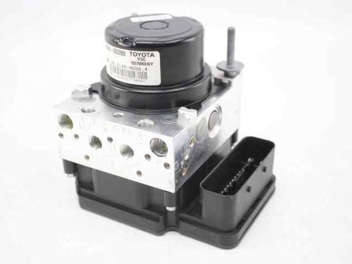 Used ABS pump TOYOTA YARIS (_P13_) 1.5 (NSP131_) (112 hp) 19228862