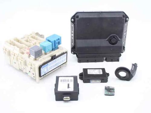 Used Electronic module TOYOTA YARIS (_P9_) 1.3 VVT-i (SCP90_, SCP90R) (87 hp) 19232602