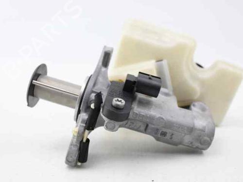 Brake master cylinder SKODA OCTAVIA III Combi (5E5, 5E6) 1.6 TDI | BP25828307M77 
