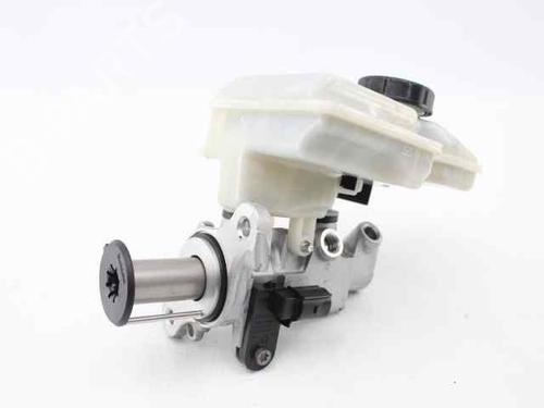 Used Brake master cylinder VW PASSAT B8 Variant (3G5, CB5) 2.0 TDI (150 hp) 23934879