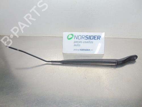 Used Front windshield wiper arm RENAULT MEGANE III Grandtour (KZ0/1) 1.5 dCi (KZ09, KZ0D, KZ1G, KZ29, KZ14, KZ1W, KZ10, KZ1F,... (110 hp) 19201386