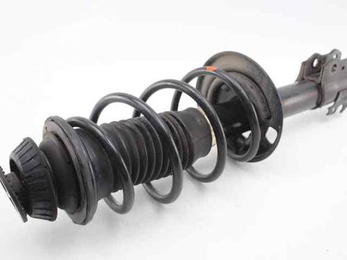 Used Right front shock absorber TOYOTA YARIS (_P13_) 1.3 (NSP130_, NSP130) (99 hp) 19238908