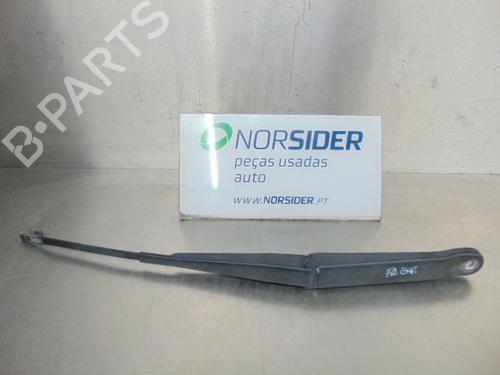 Used Front windshield wiper arm FIAT PUNTO (188_) 1.3 JTD 16V (70 hp) 19200049