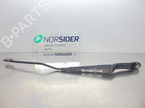 Used Front windshield wiper arm FORD FIESTA VI (CB1, CCN) [2008-2017]  19192621