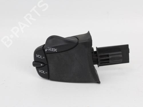 Used Switch FORD FOCUS I Turnier (DNW) 1.4 16V (75 hp) 19204018