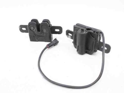 hood-lock-volvo-v40-hatchback-525-2012-2013-2014-2015-2016-2017-2018-2019-34609717 main image