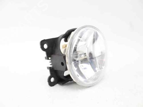 right-front-fog-light-citroen-c4-cactus-2014-36029272 main image