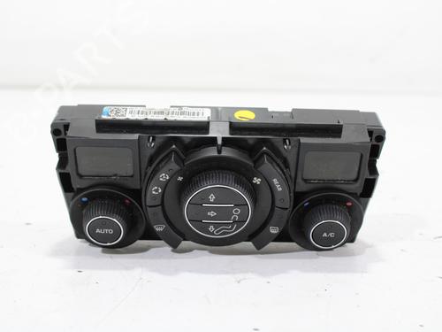 Used Climate control PEUGEOT 5008 (0U_, 0E_) 1.6 BlueHDi 120 (120 hp) 18329570