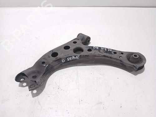 Used Right front suspension arm Right front suspension arm TOYOTA COROLLA Saloon (_E21_) 1.8 VVTi Hybrid (ZWE211, MZEA12) (98 hp) 35952667 35952667
