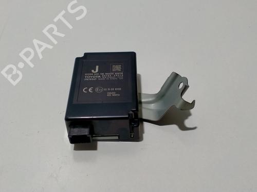 Used Electronic module TOYOTA YARIS (_P13_) 1.5 Hybrid (NHP130_, NHP130) (101 hp) 9393491