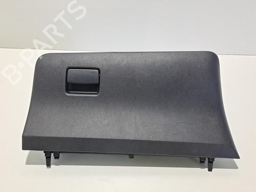 Used Glove box TOYOTA YARIS (_P13_) 1.5 Hybrid (NHP130_, NHP130) (101 hp) 8883416