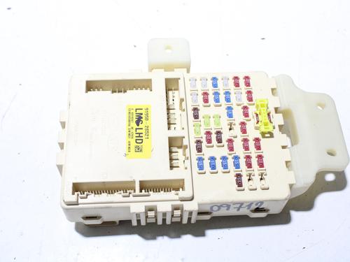 Used Fuse box HYUNDAI ix35 (LM, EL, ELH) 1.7 CRDi (116 hp) 21534037