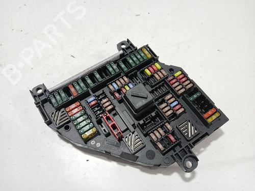 Used Fuse box Fuse box 39412423 39412423