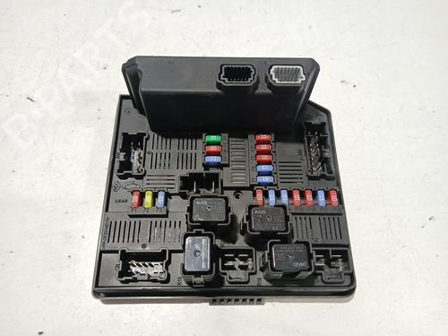 Used Fuse box Fuse box 39412425 39412425