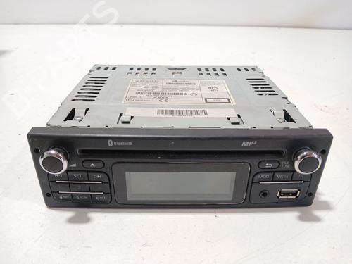Used Radio Radio RENAULT TRAFIC II Van (FL) 2.0 dCi 90 (FL0H, FL00, FL01, FL0M, FL0P, FL0S) (90 hp) 35931548 35931548
