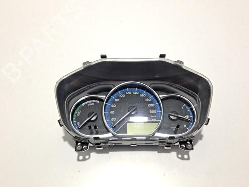 Used Instrument cluster TOYOTA YARIS (_P13_) 1.5 Hybrid (NHP130_, NHP130) (101 hp) 8956255