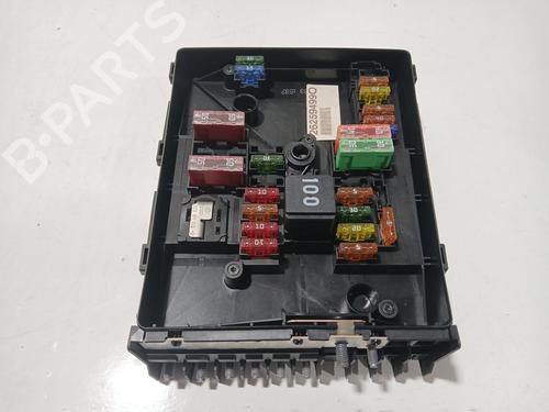 Used Fuse box VW GOLF VI (5K1) 1.6 TDI (105 hp) 32264385