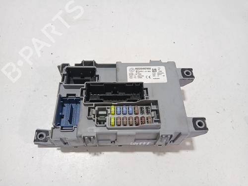 Used Fuse box Fuse box 38754929 38754929