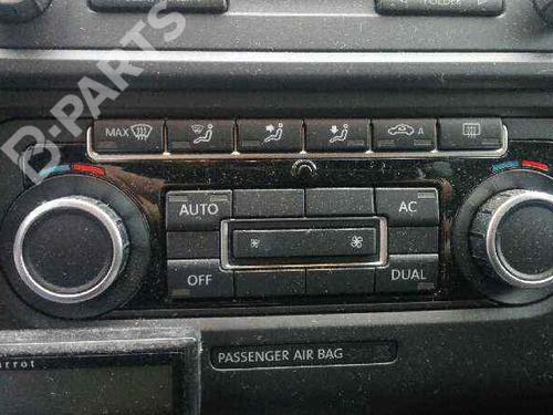 AC Styreenhet / Manøvreringsenhet VW GOLF VI (5K1) 2.0 TDI (110 hp) 5634436