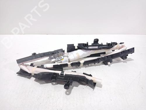 Used Right curtain airbag Right curtain airbag TOYOTA COROLLA Saloon (_E21_) 1.8 VVTi Hybrid (ZWE211, MZEA12) (98 hp) 33290366 33290366