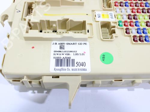 Fuse box HYUNDAI i30 (GD)  | BP11722488E1 