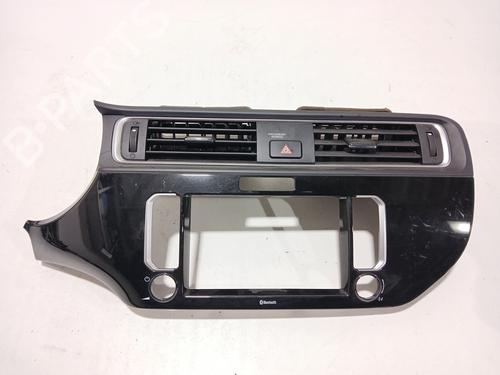 Used Air vent KIA RIO III (UB) 1.1 CRDi (75 hp) 31837051