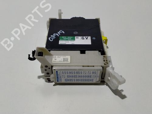 Used Fuse box TOYOTA YARIS (_P13_) 1.5 Hybrid (NHP130_, NHP130) (101 hp) 9393493