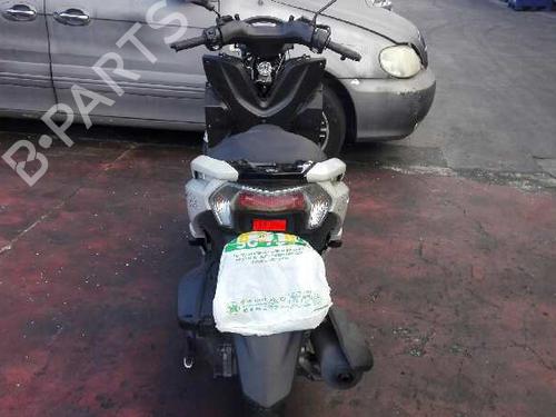 Right front indicator YAMAHA MOTORCYCLES TRICITY Tricity 125 (SEC2, SEK1, SEL4) | BP24669944C33