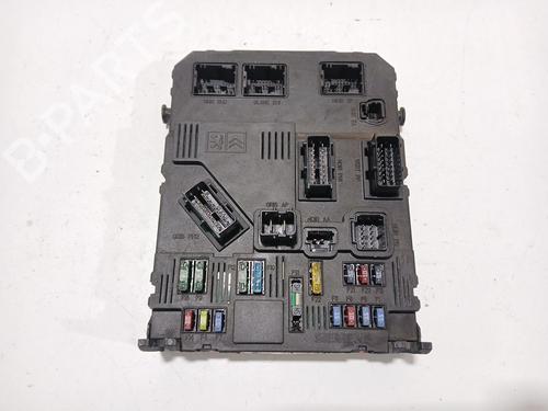 Zekeringkast PEUGEOT 407 (6D_) 2.0 HDi 135 (6DRHRH, 6DRHRE, 6DRHRG, 6DRHRJ) (136 hp) 30754735