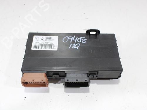 Used Electronic module PEUGEOT 407 Coupe (6C_) 2.7 HDi (204 hp) 18136106