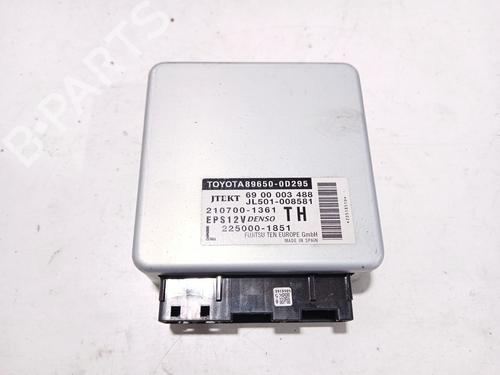 Used Electronic module TOYOTA YARIS (_P13_) 1.3 (NSP130_, NSP130) (99 hp) 31650911