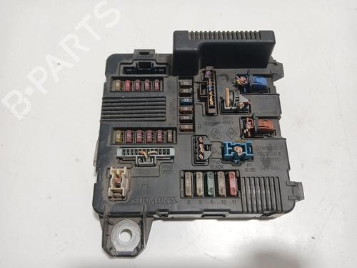 Używane Skrzynka bezpieczników RENAULT SCÉNIC II (JM0/1_) 1.5 dCi (JM0F) (82 hp) 29609627