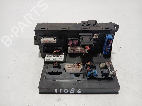 Used Fuse box Fuse box MERCEDES-BENZ E-CLASS (W211) E 270 CDI (211.016) (177 hp) 35806850 35806850