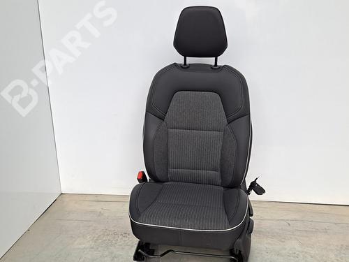 left-front-seat-renault-clio-v-b7_-15-blue-dci-115-b7ad-2019-7042552 main image