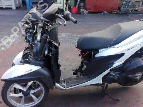 Right front indicator YAMAHA MOTORCYCLES TRICITY Tricity 125 (SEC2, SEK1, SEL4) | BP24669944C33