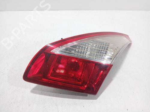 Feu de coffre droit Feu de coffre droit RENAULT MEGANE III Hatchback (BZ0/1_, B3_) 1.5 dCi (106 hp) 33272354 33272354