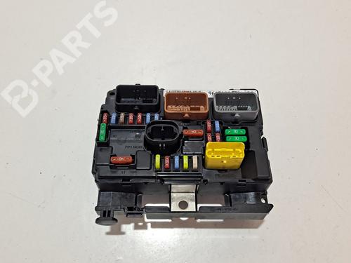 Used Fuse box Fuse box CITROËN C3 II (SC_) 1.2 VTi 82 (82 hp) 10135724 10135724