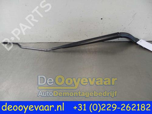 Used Front windshield wiper arm RENAULT MEGANE IV Hatchback (B9A/M/N_) 1.5 dCi 110 (B9A3) (110 hp) 27984982