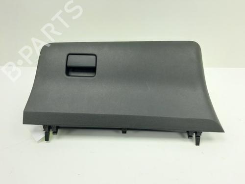 Used Glove box TOYOTA YARIS (_P13_) 1.5 Hybrid (NHP130_) (101 hp) 19749726
